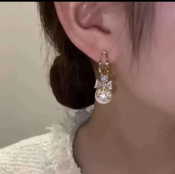 Rhinestone Earrings Women's Bowknot Crystal NEW f38 - Picture 2 of 4